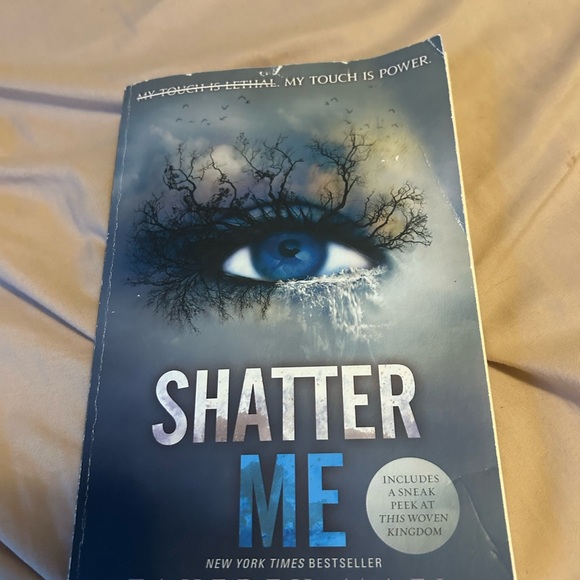 Shatter Me Book - Picture 1 of 1